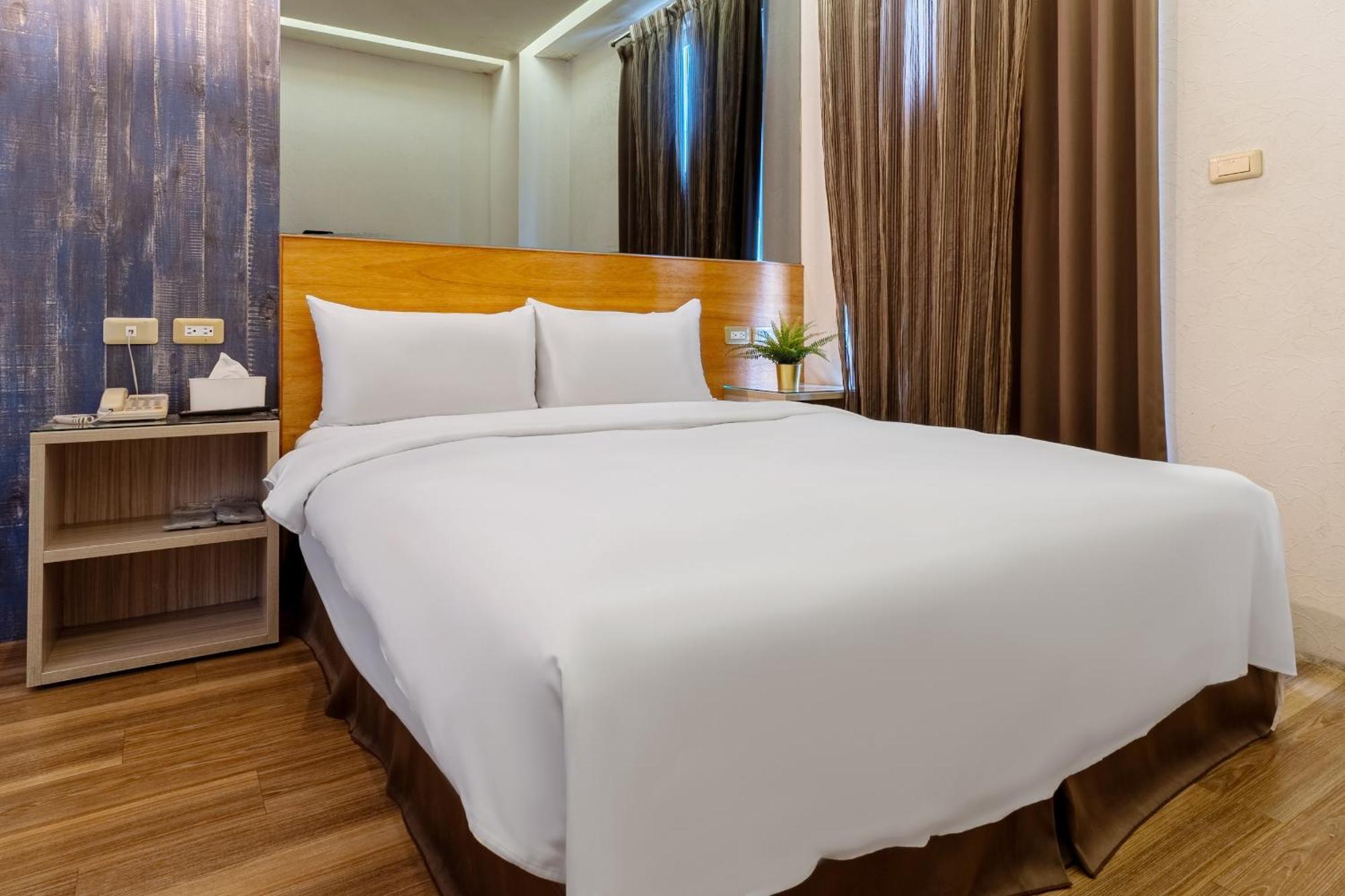 Check Inn Express Taichung Fuxing Hall 2 Exterior foto
